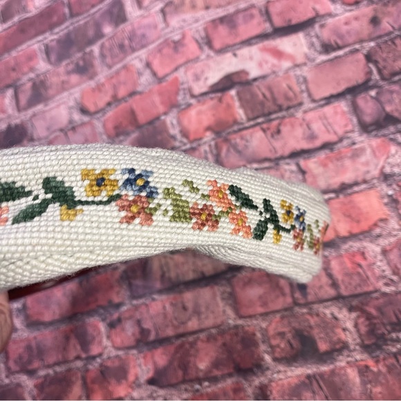 Vintage Handcrafted Floral Tapestry Handbag Needlepoint Cutch Bag Wooden Handle - Picture 7 of 14